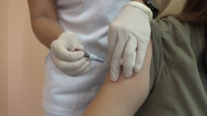 Otvorena vrata za vakcinaciju dece i odraslih od ponedeljka do petka